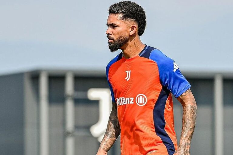 Juventus Tawarkan Douglas Luiz, MU Tertarik Angkut?