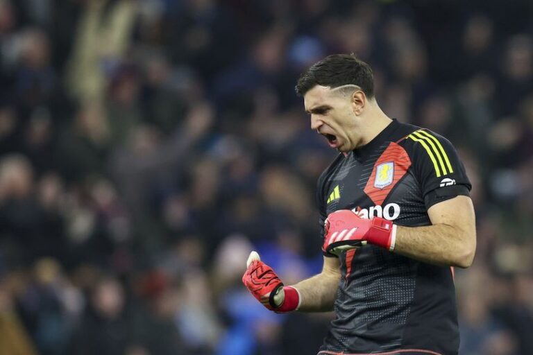 MU Tawar Emiliano Martinez, Tapi Ditolak Aston Villa