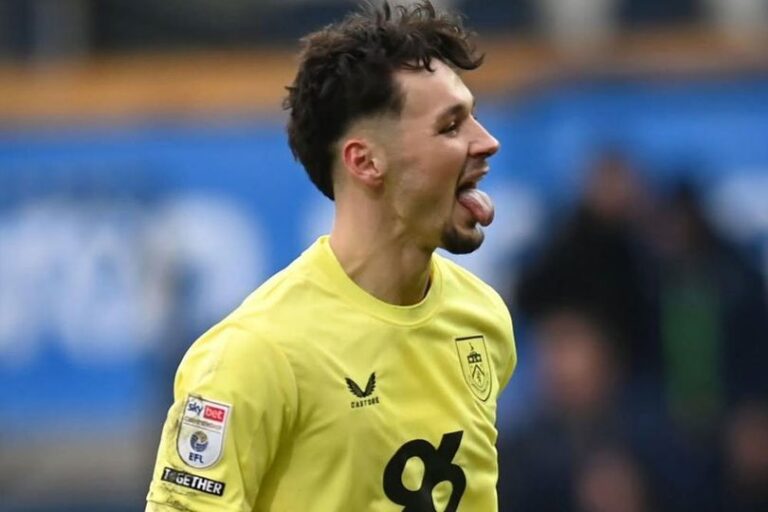 Skenario MU Dapat Kiper Baru Karena Efek Domino Transfer James Trafford ke Man City