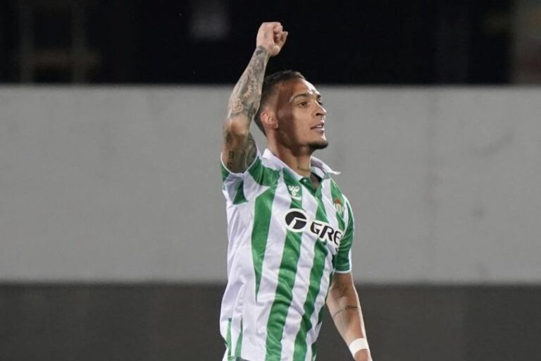 Sepi-sepi Aja, Antony Jadi Pindah ke Real Betis Gak Sih?