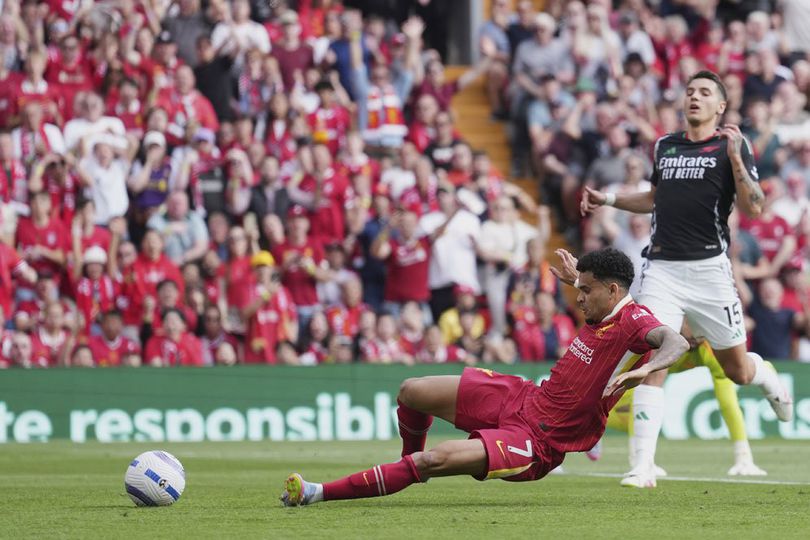 library_upload_21_2025_05_996x664_luis-diaz-liverpool-_5240e5d