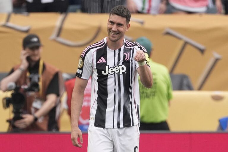 Sudah Punya Jonathan David, Juventus Tawarkan Dusan Vlahovic ke MU?